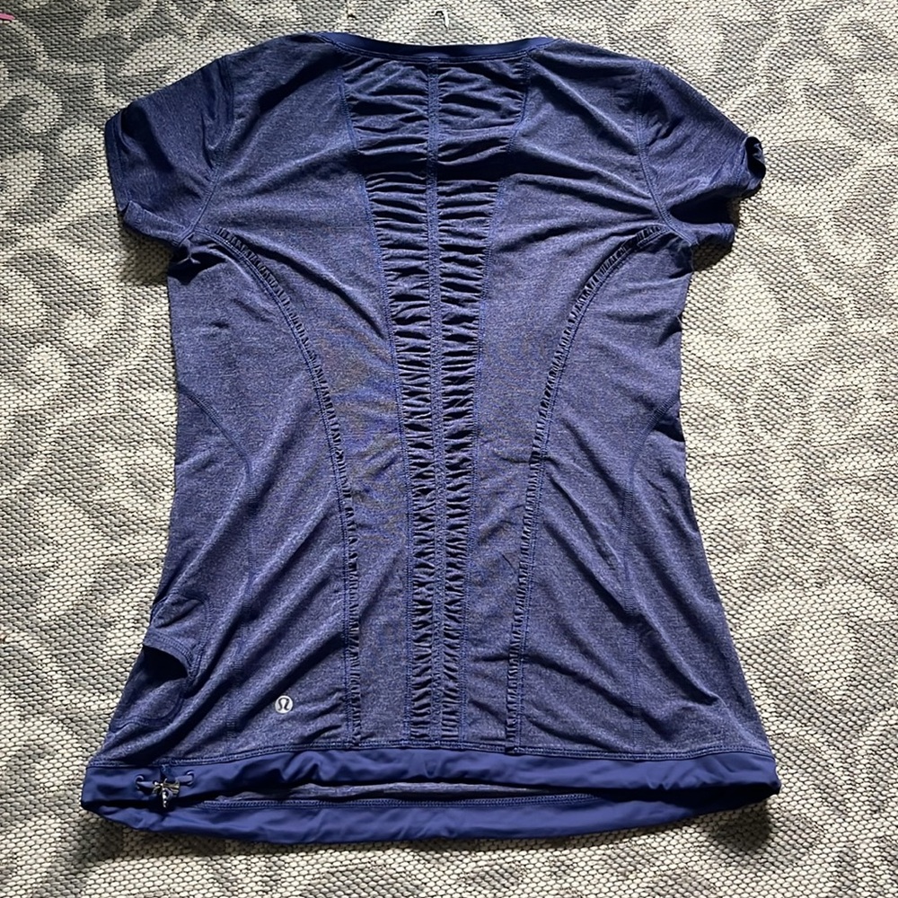 Lululemon cinched short sleeve tee w/ adjustable hem